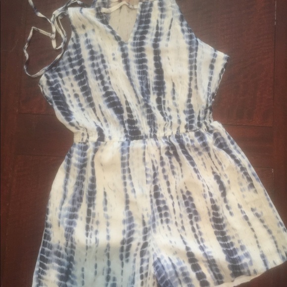 🚨Going Fast🚨 Flirty Romper - Picture 1 of 3