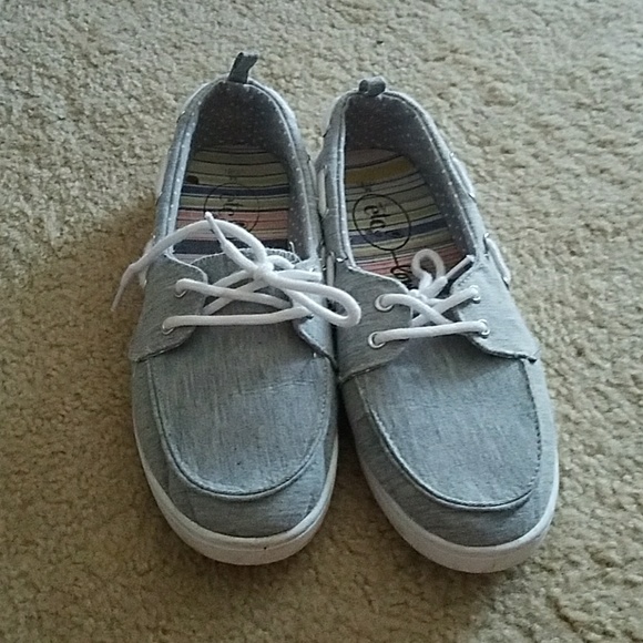 Boat shoes never worn got slot of good life left - Picture 2 of 4