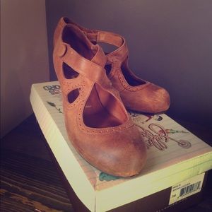 Jeffrey Campbell Moulin brown leather heels