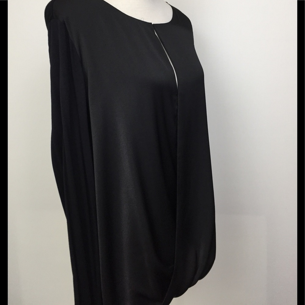 🌸🆕 Privé Blouse - Picture 2 of 3