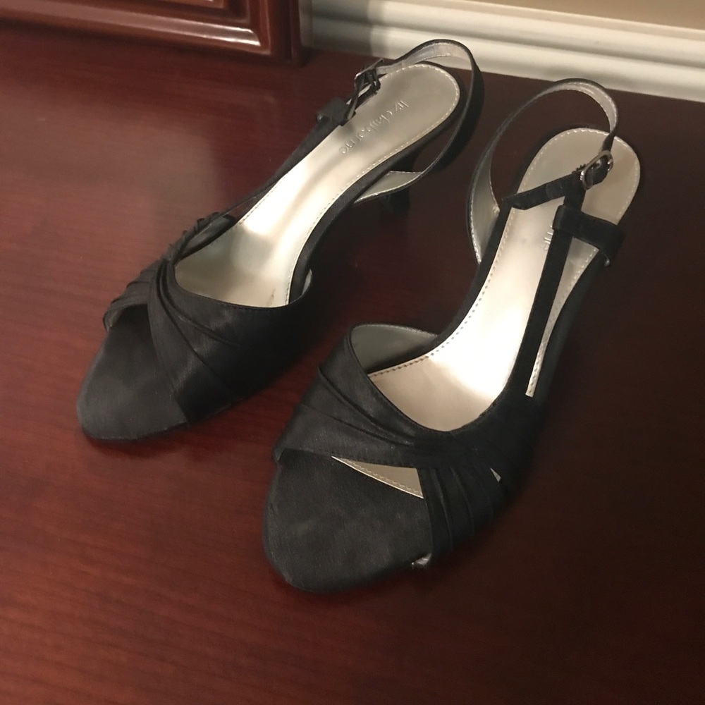 Black small heel. 8 1/2.
