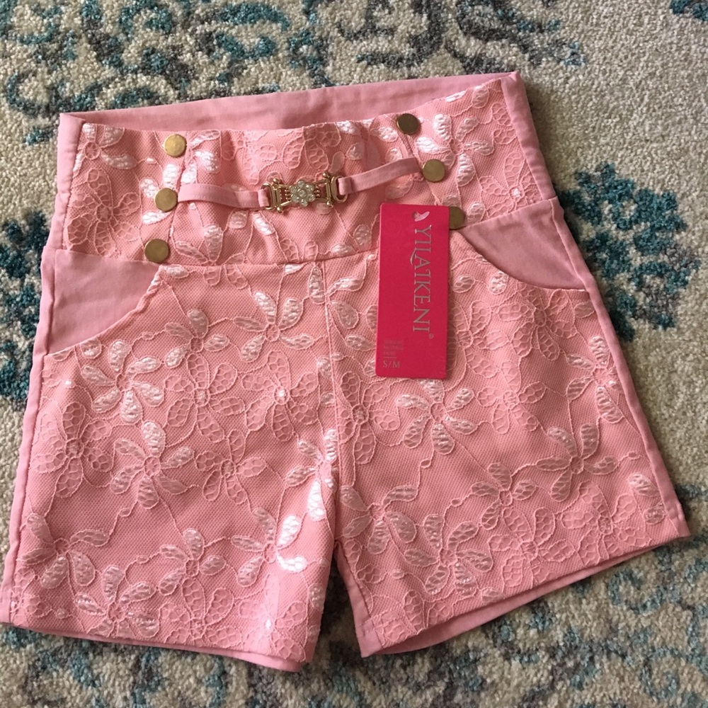 Small high waisted shorts.