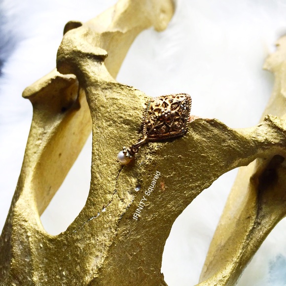 . {GOLD + PEARL} Diamond filagree cartilage post - Picture 6 of 8