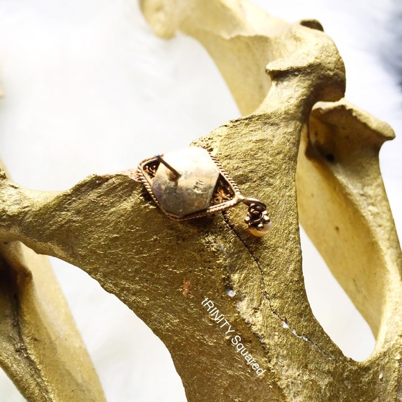 . {GOLD + PEARL} Diamond filagree cartilage post - Picture 7 of 8