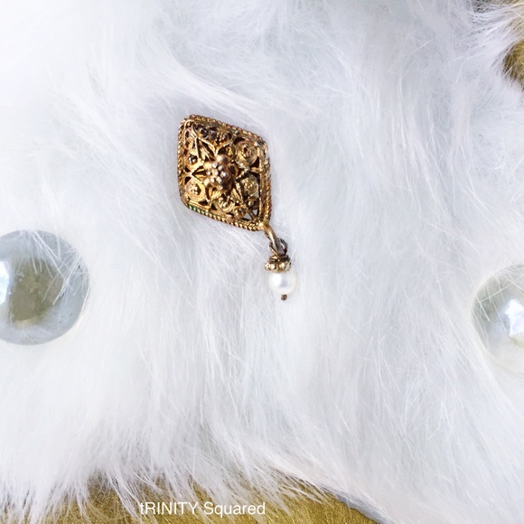 . {GOLD + PEARL} Diamond filagree cartilage post - Picture 1 of 8