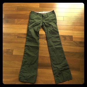 Hollister Green khaki pants. Lightly worn. Size 0