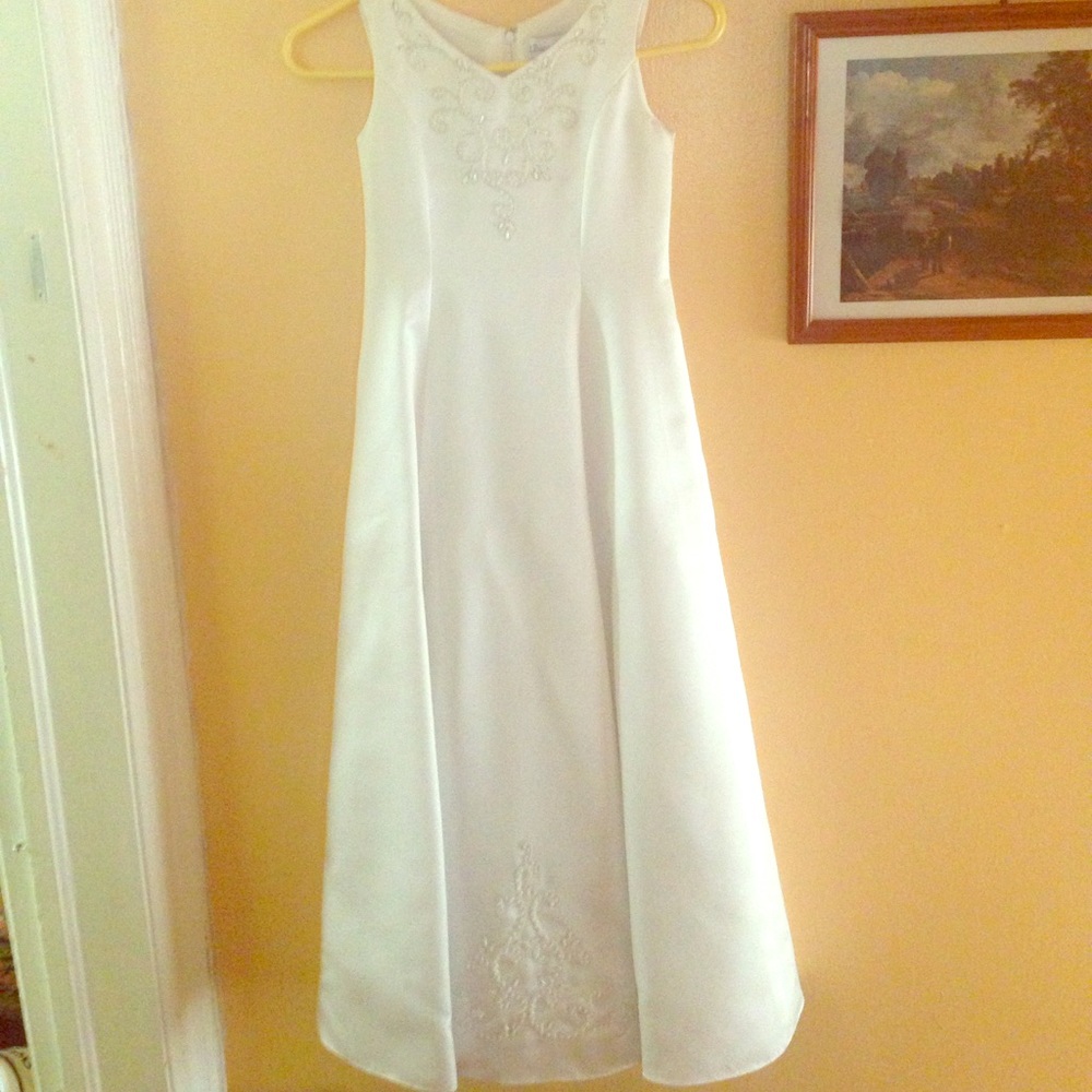 White Floral V-Neck Sleeveless Dress