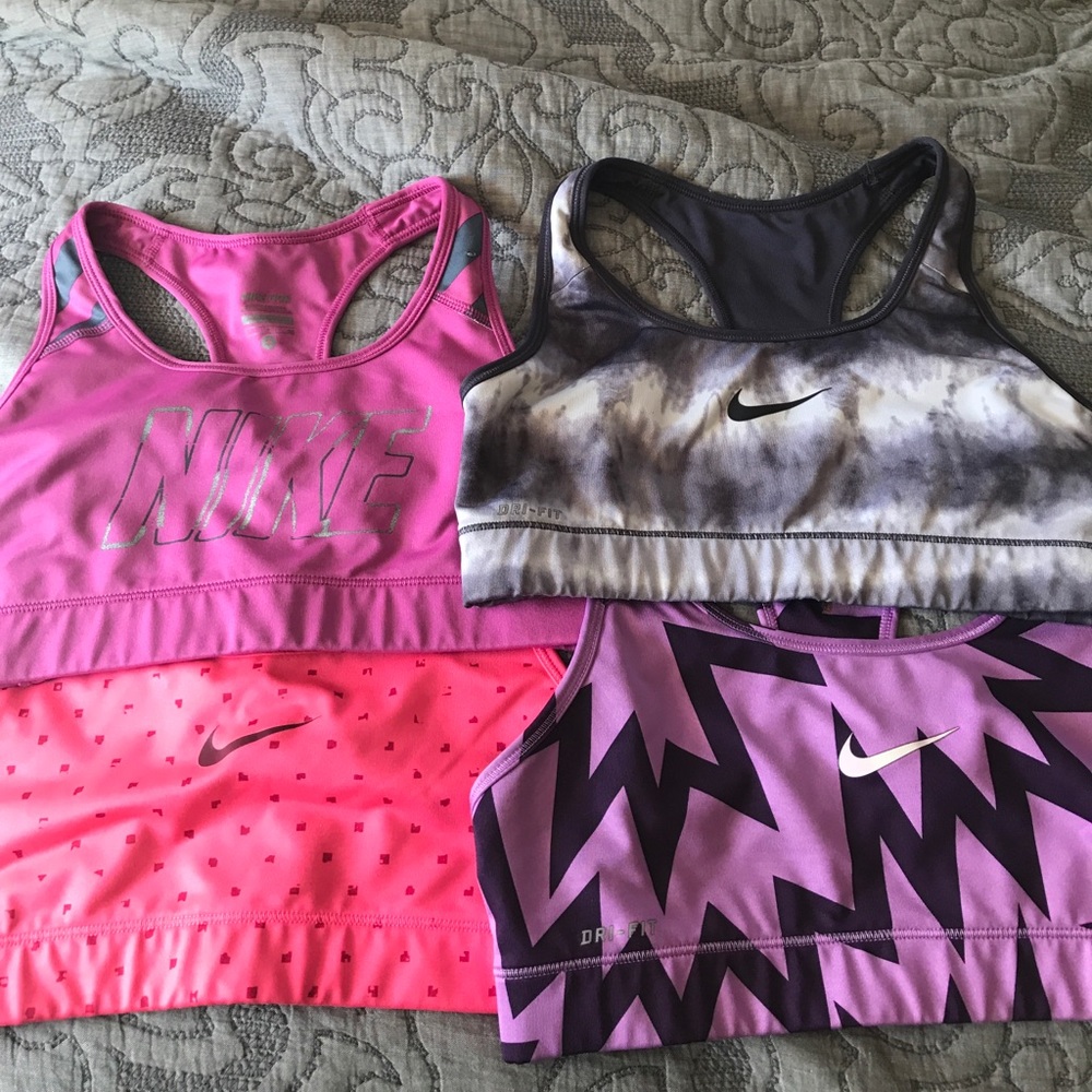 2 nike pro sports bras