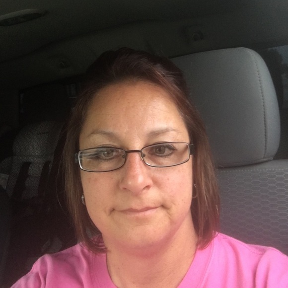 Meet your Posher, Julie - Picture 1 of 1