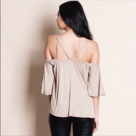 Open shoulder top! Restocked!!! - Picture 4 of 4