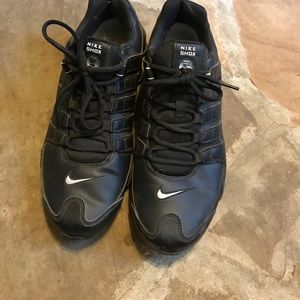 Black Nike shox