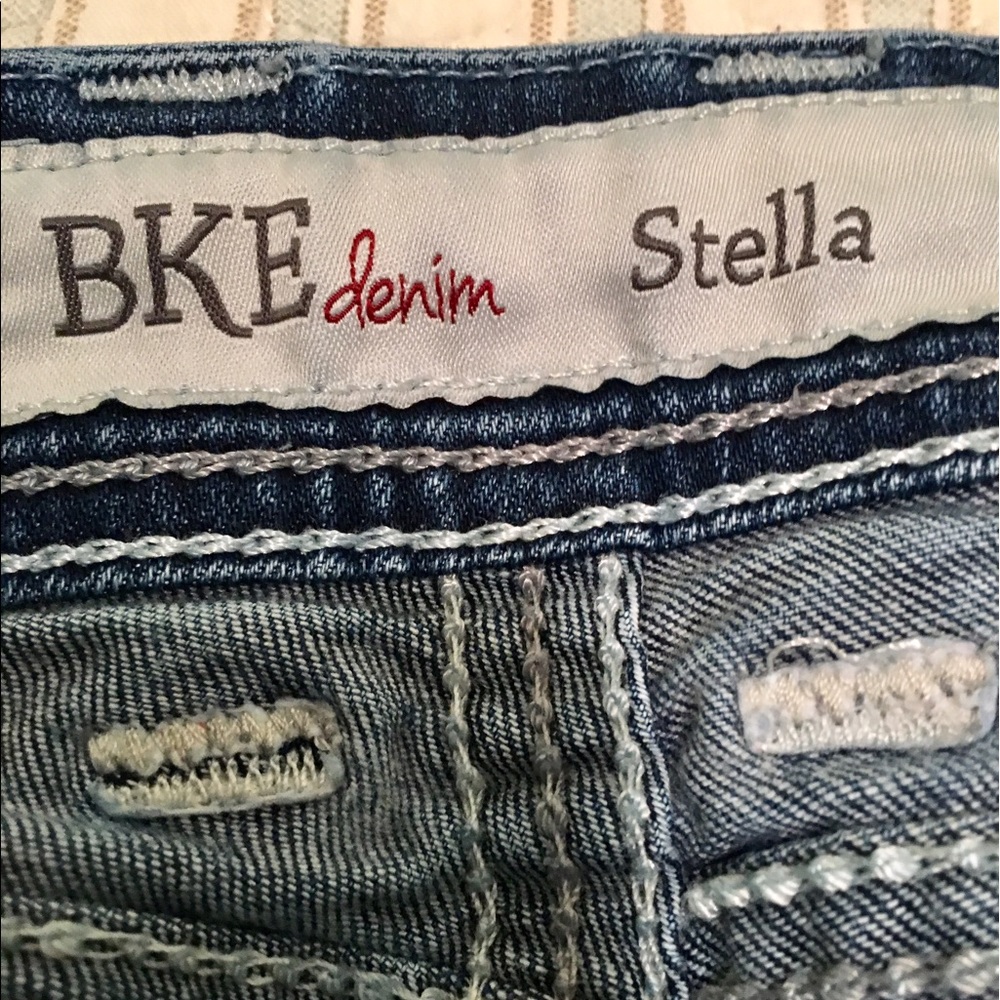 BKE Stella straight leg distressed jeans