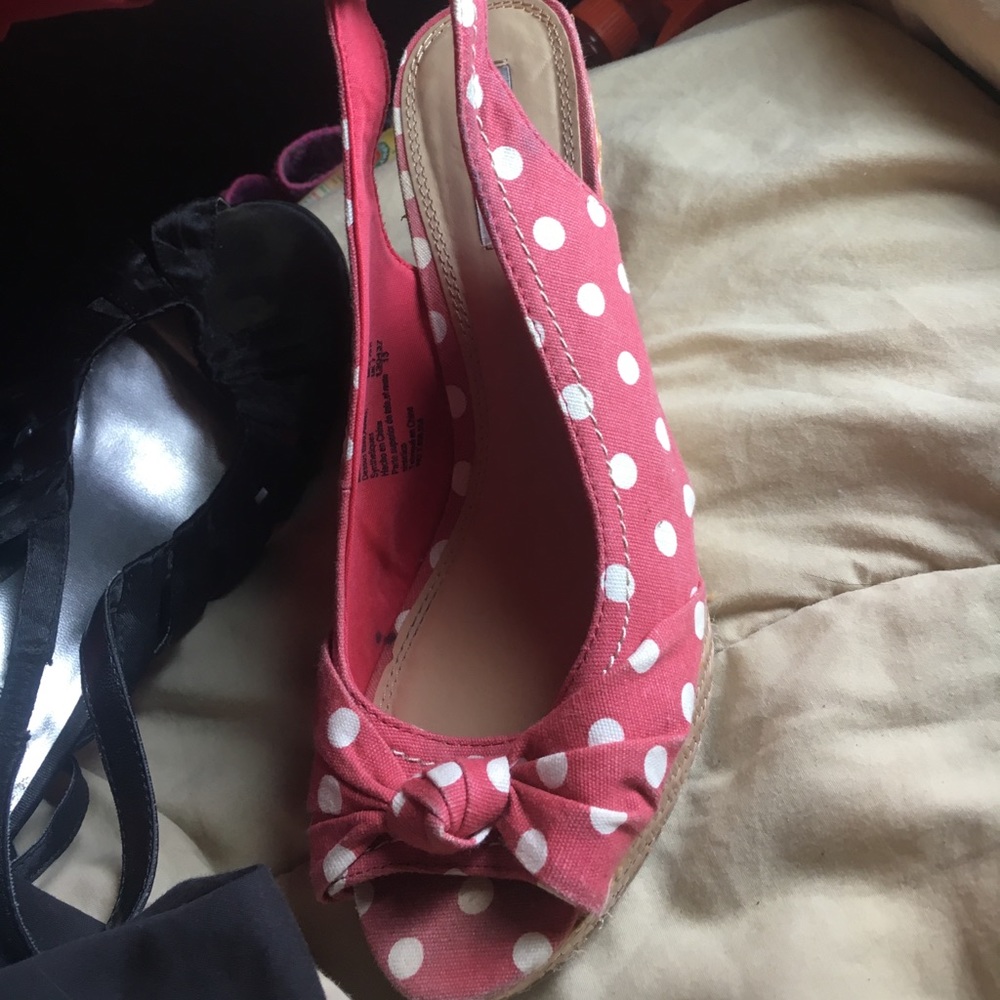 Peachy/pink wedges