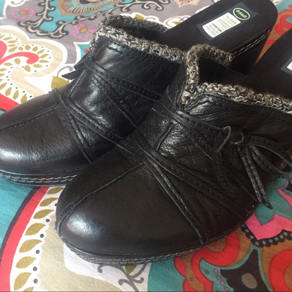 ๐ธHP๐ธDr. Schools Wedge Mule - Picture 2 of 8