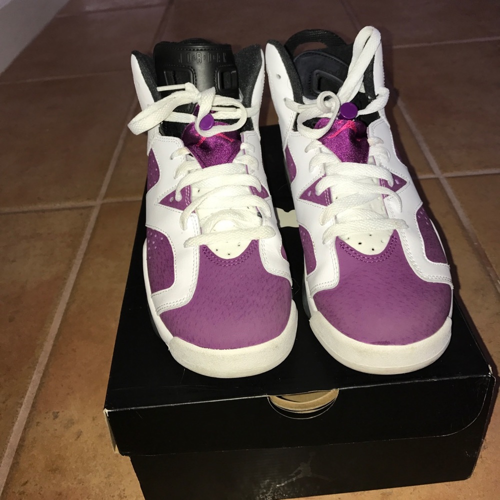 Air Jordan retro sixes