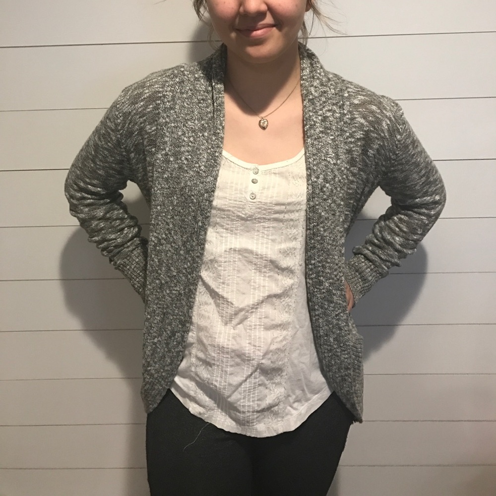 ✨FINAL PRICE DROP✨Wet Seal Light Gray Cardigan