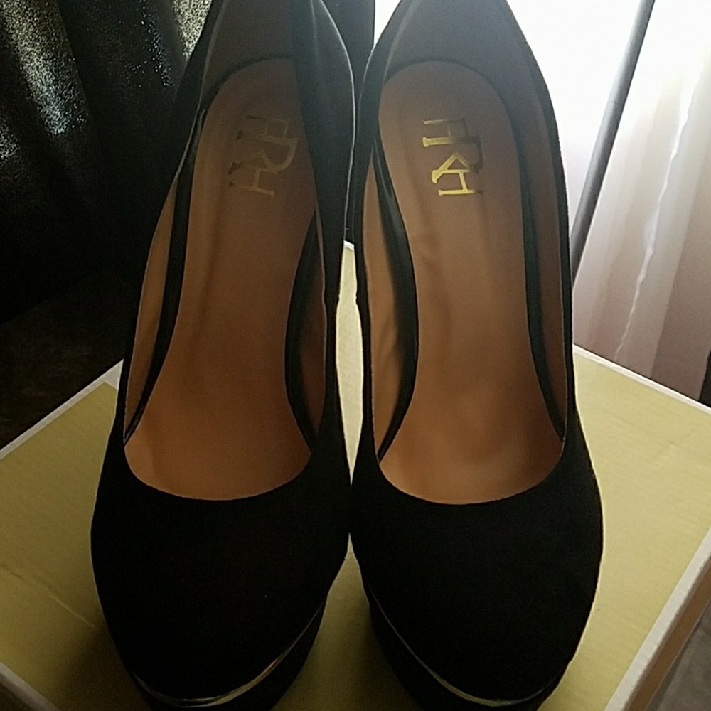 Heels - Picture 3 of 3