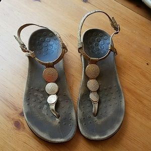 Vionic Sandals Size 8.5