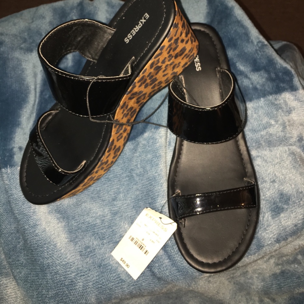 NWT EXPRESS WEDGES