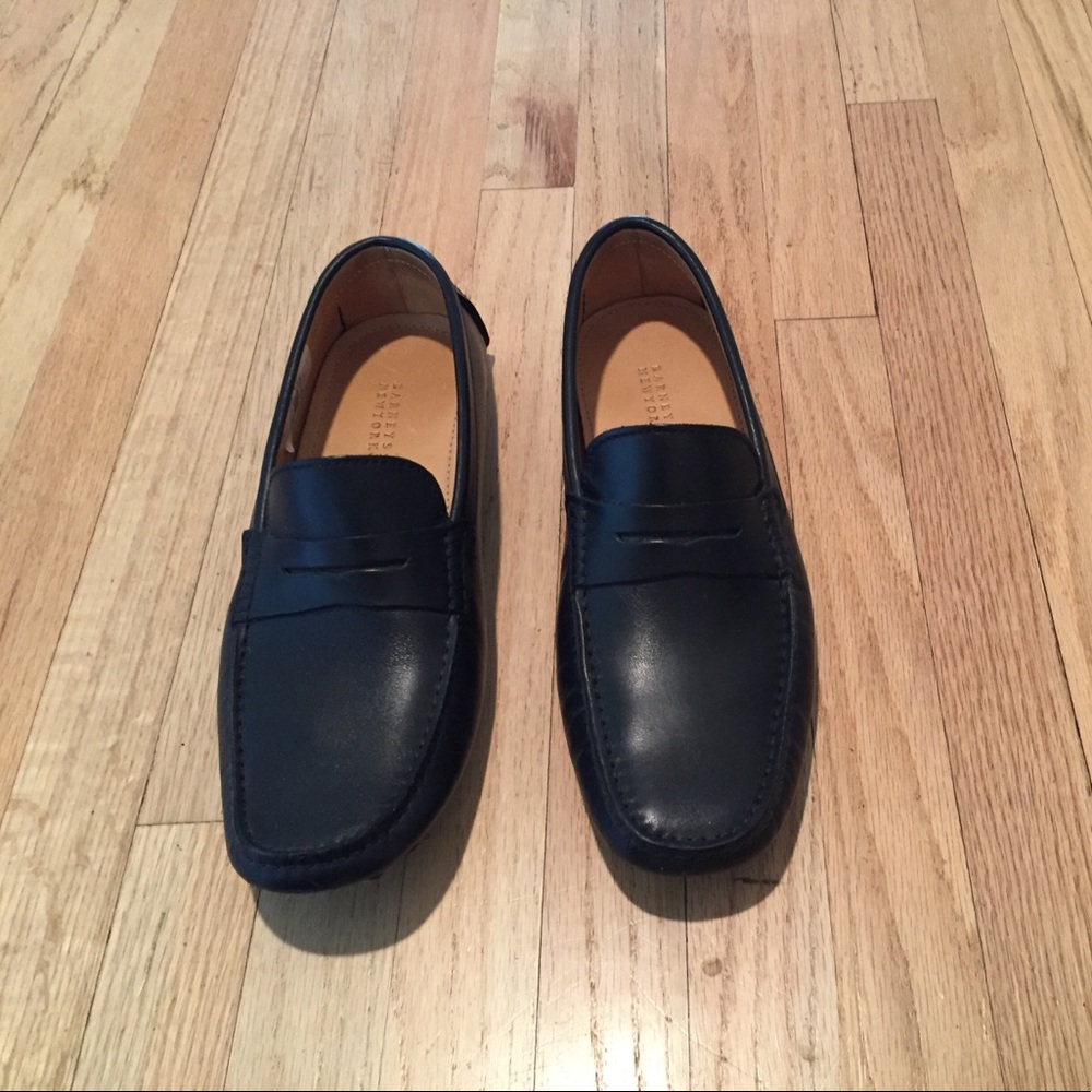 BARNEYS NEWYORK BLACK DRIVING SHOE .