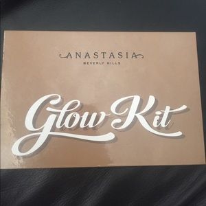 Brand new AnastasiaBeverlyHills ultimate glow kit