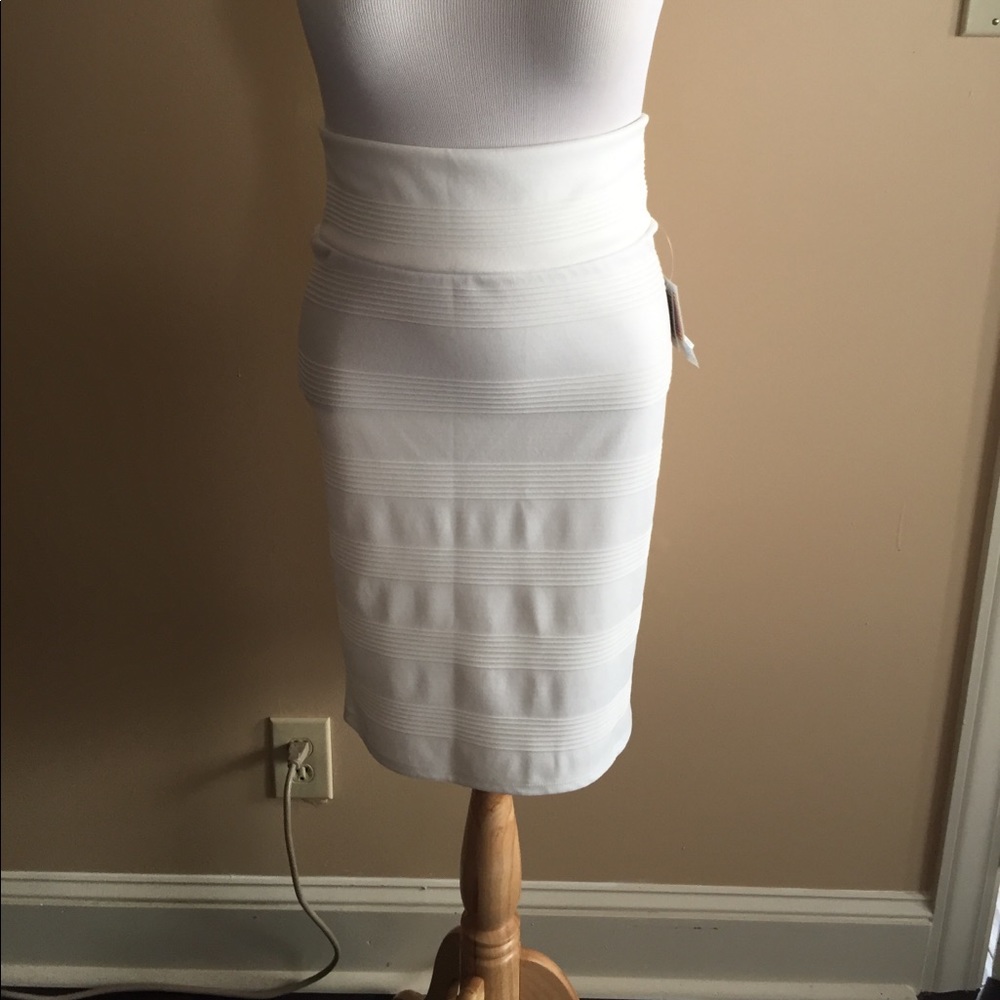 LuLaRoe cream textured Cassie