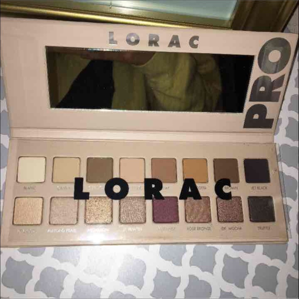 NEW••LORAC PRO 3 EYESHADOW PALETTE