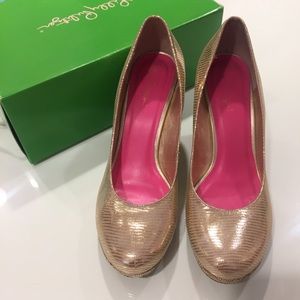 Lilly Pulitzer gold resort wedge size 9.5