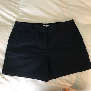 Vineyard vines ladies navy blue shorts. Size 16