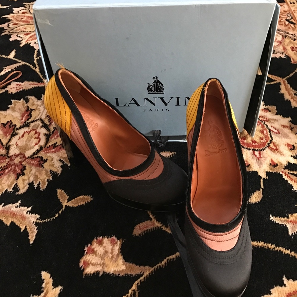 Lanvin Esclarpin satin pump
