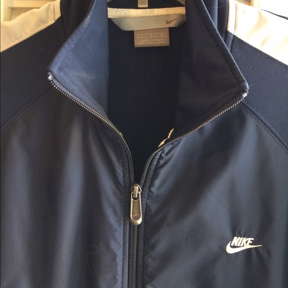 Men's Nike wind breaker, size medium. - Picture 2 of 3