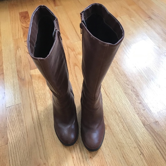 LLiz&Co Boots - Picture 3 of 6