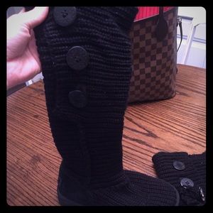 Size 7 black ugg boots
