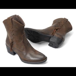 Born Boots in Tobacco Suede Size 7.5