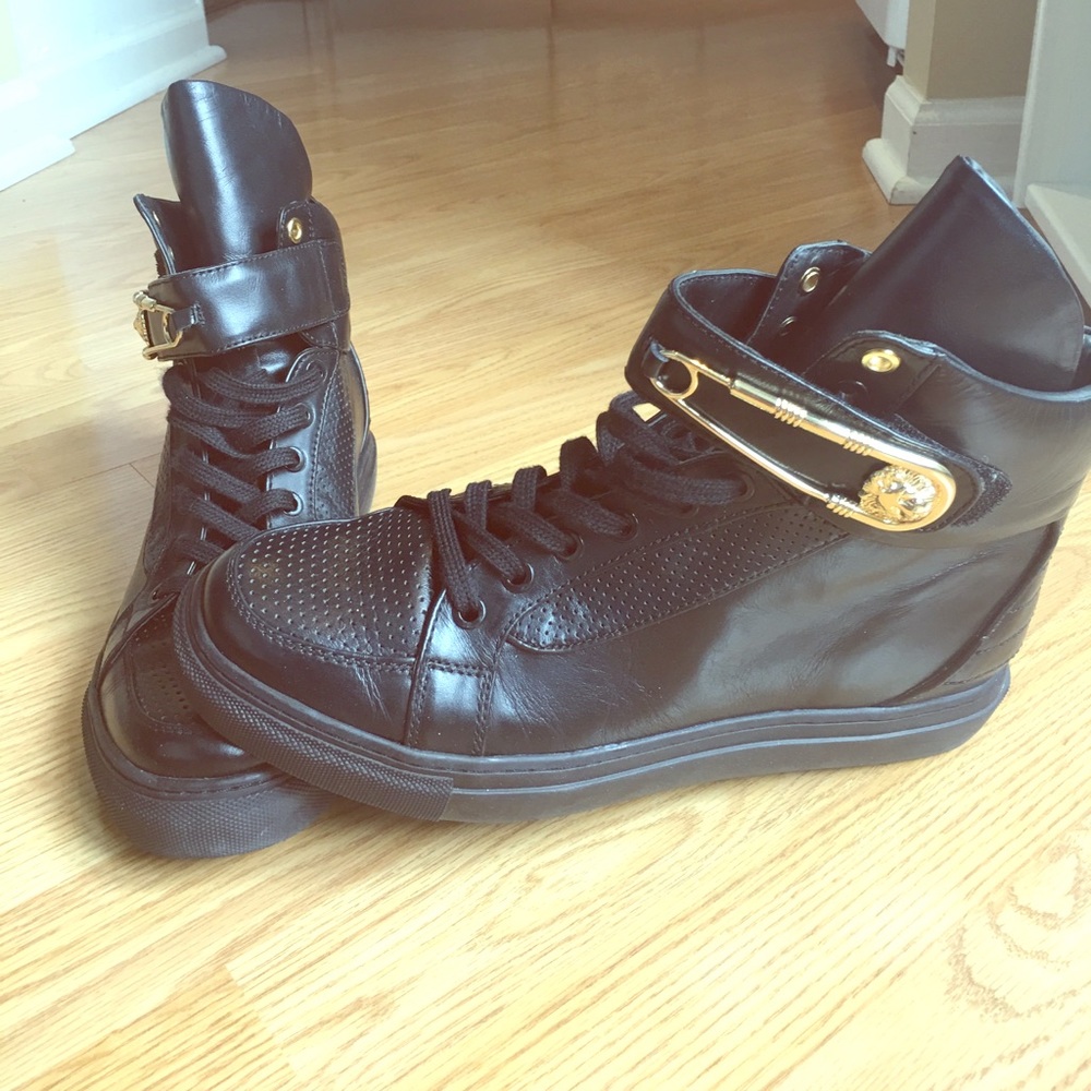 Versace Versus black sneaker