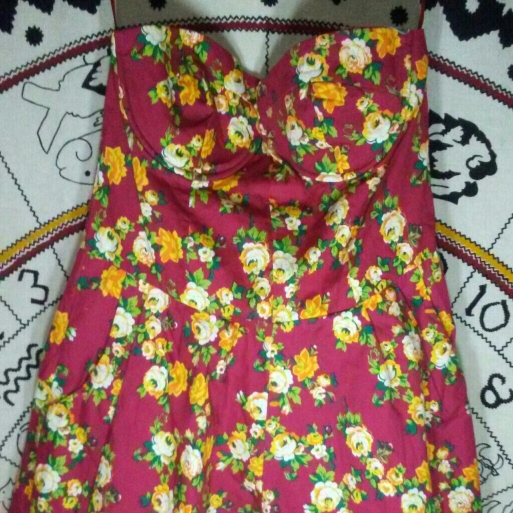 NWOT FLORAL STRAP OR STRAPLESS ROMPER - Picture 4 of 4