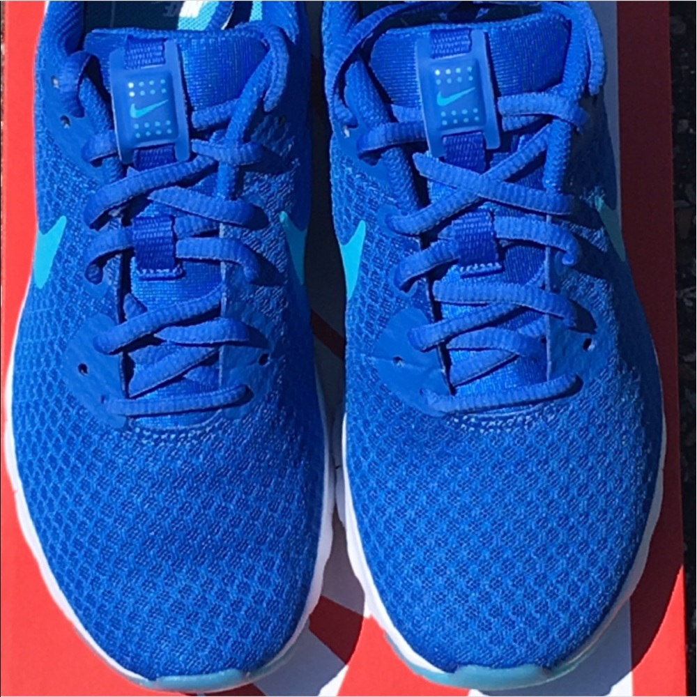 New Beautiful Nike Sneaker for Women💙💙 - Picture 3 of 6
