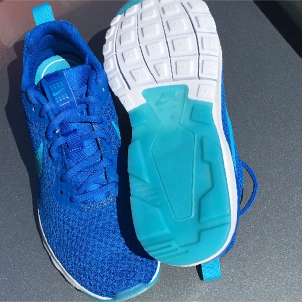 New Beautiful Nike Sneaker for Women💙💙 - Picture 6 of 6