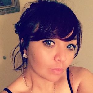 Meet your Posher, Yesenia