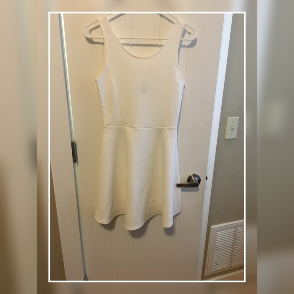 Small white H&M stretchy sleeveless skater dress
