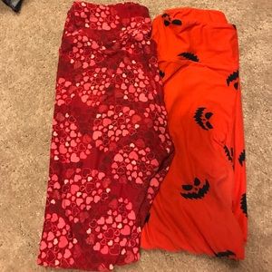 2 Lularoe holiday leggings OS