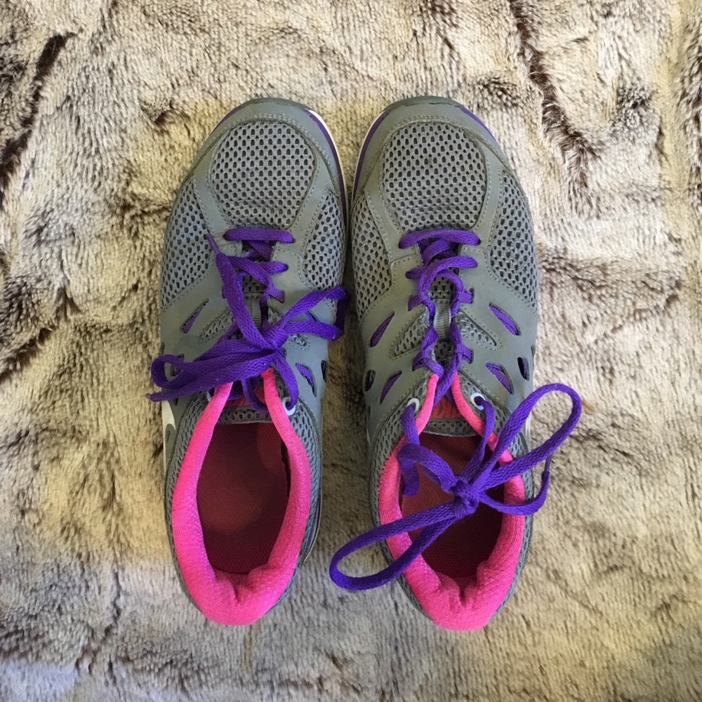 Nike tennis shoes