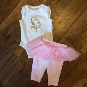 Carter's Newborn girl set