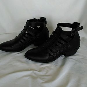 Cut-out leather woven booties