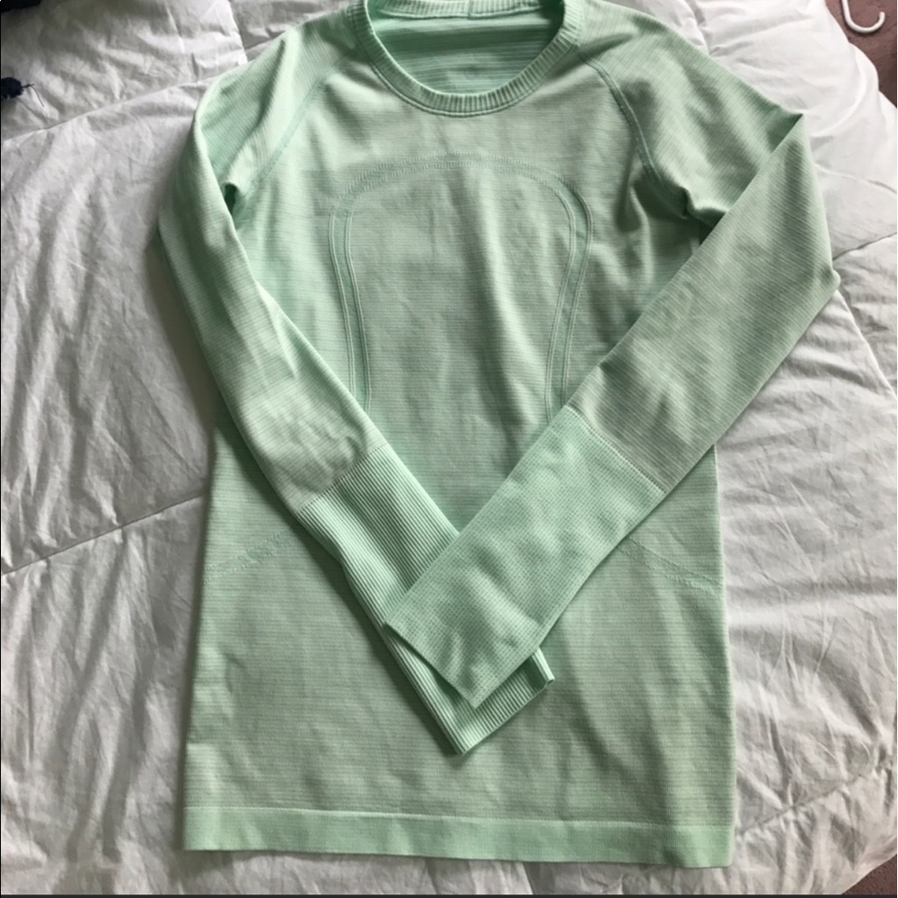 LULULEMON LONGSLEEVE TOP