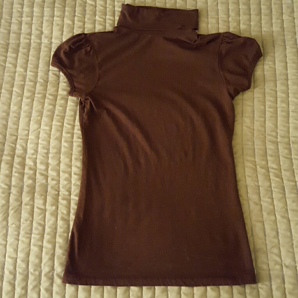 Brown short sleeve turtleneck