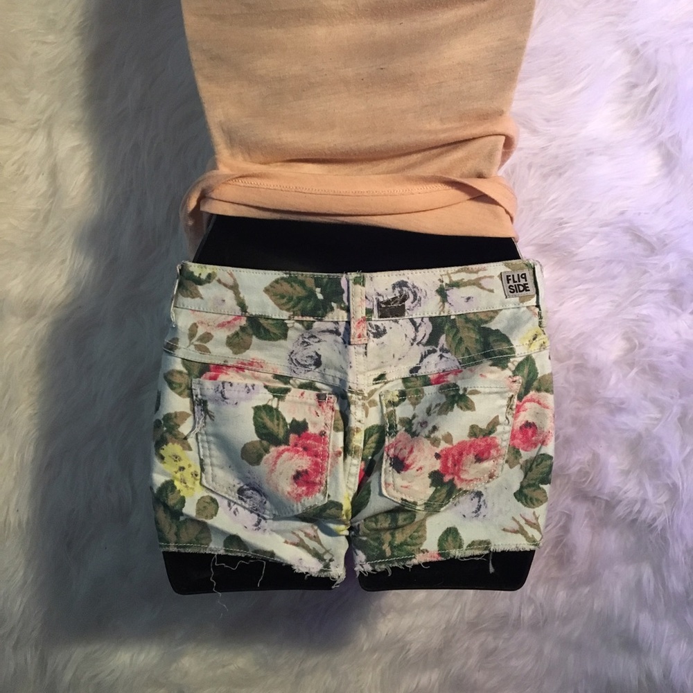 Floral Reversible Shorts - Picture 2 of 4