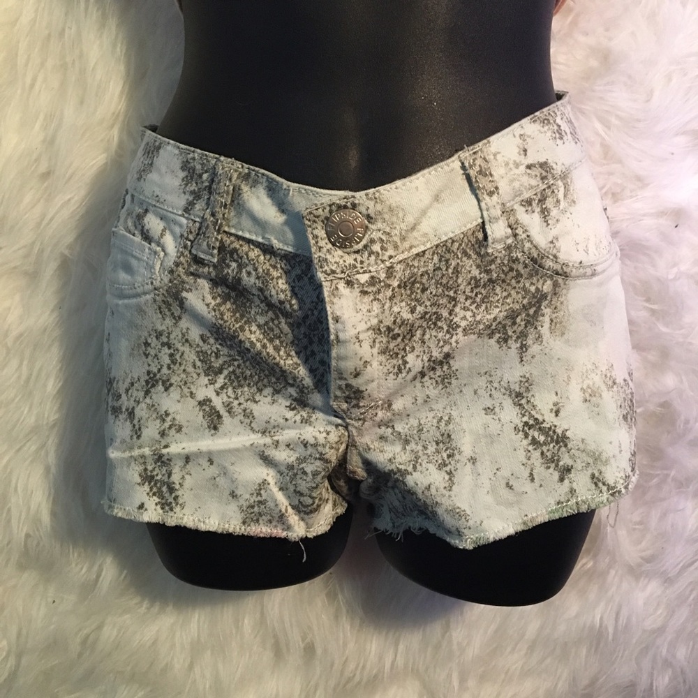 Floral Reversible Shorts - Picture 3 of 4