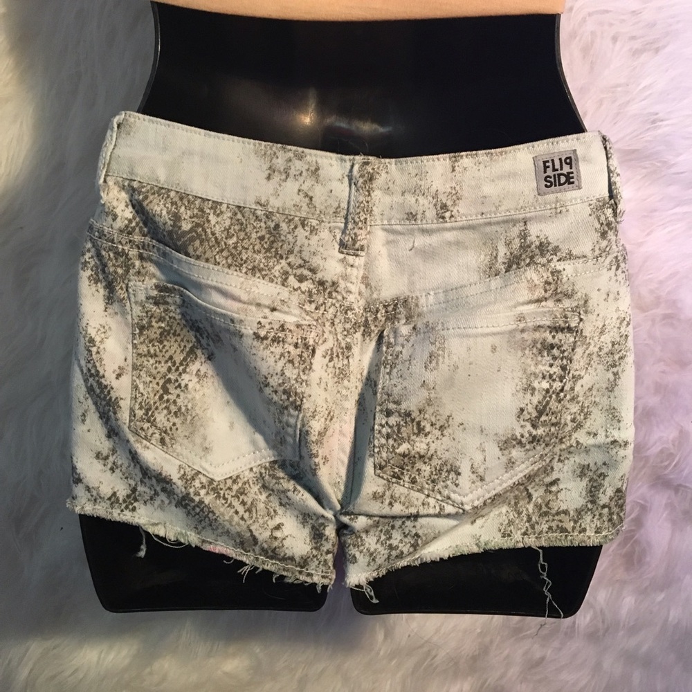 Floral Reversible Shorts - Picture 4 of 4