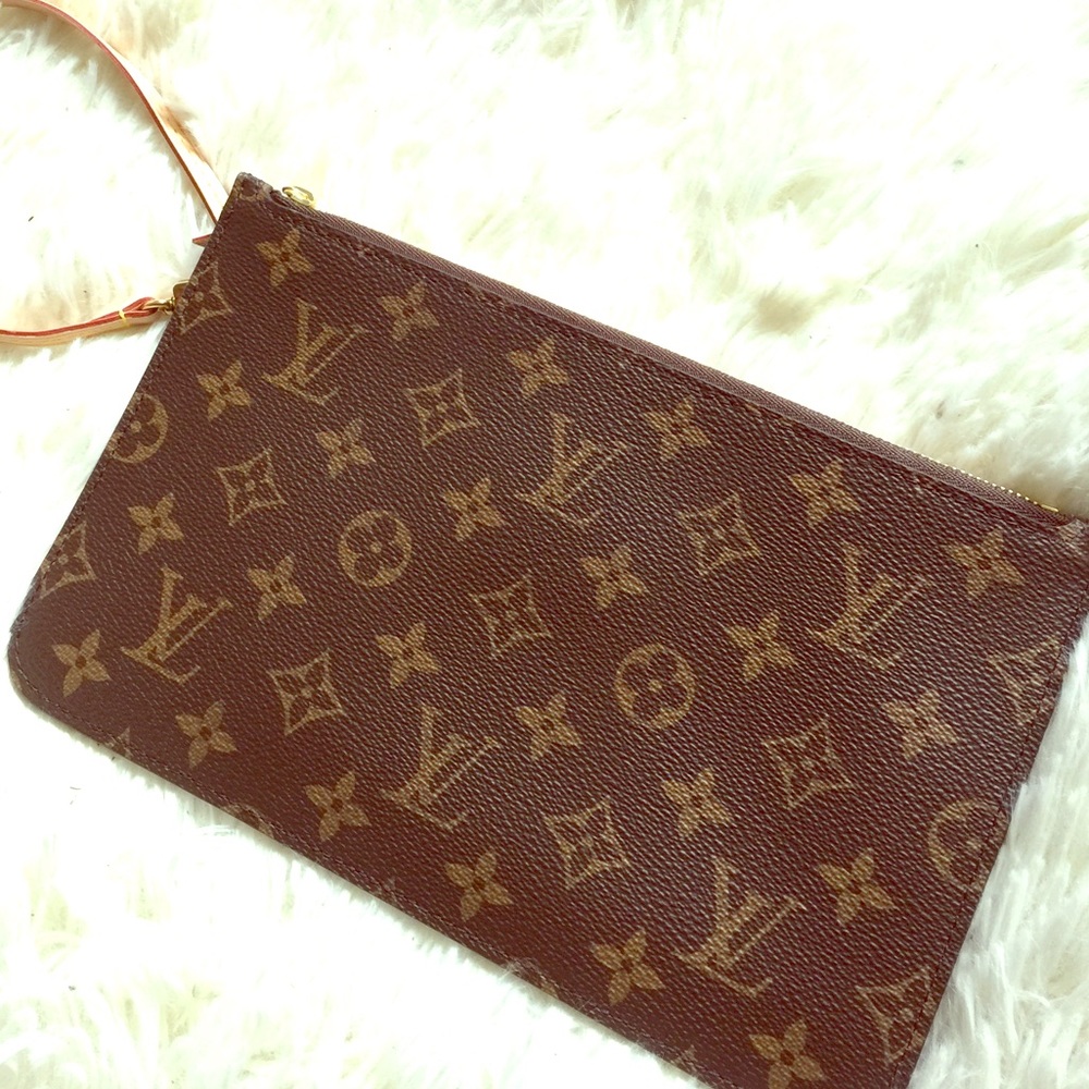 Authentic 2017 Louis Vuitton Pochette New